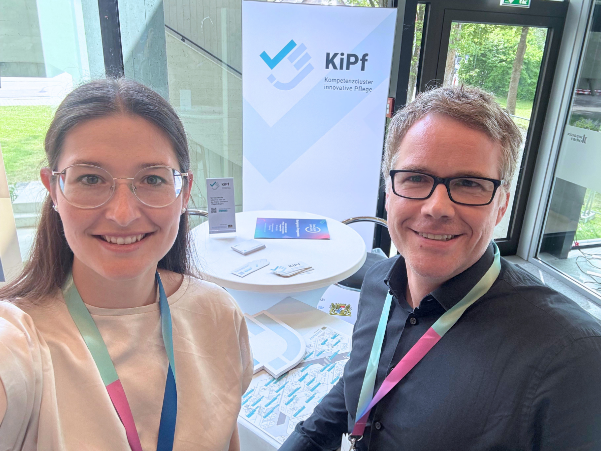 KiPf-Team auf dem Pflege- und Gesundheitskongress Because We Care in Augsburg