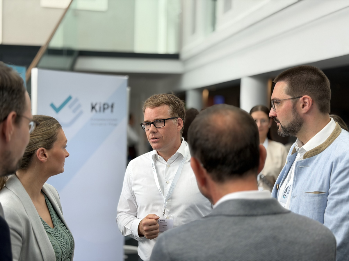 Verantwortliche von KiPf und FiPtec im Gespräch mit Ministerin Gerlach